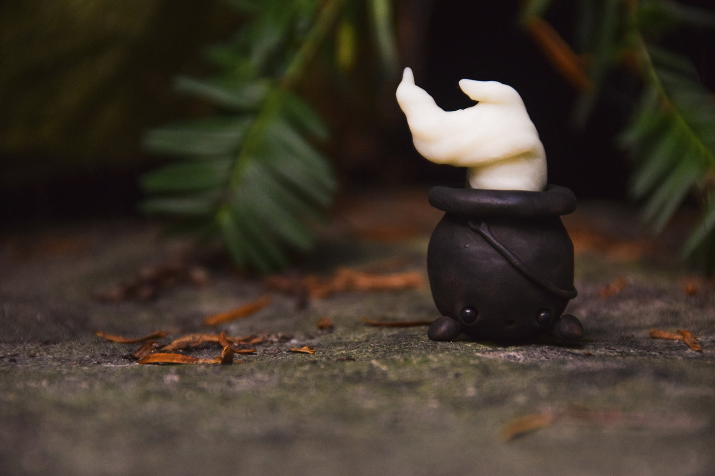 Cauldron (Glowing) — PolymerClay Figurine