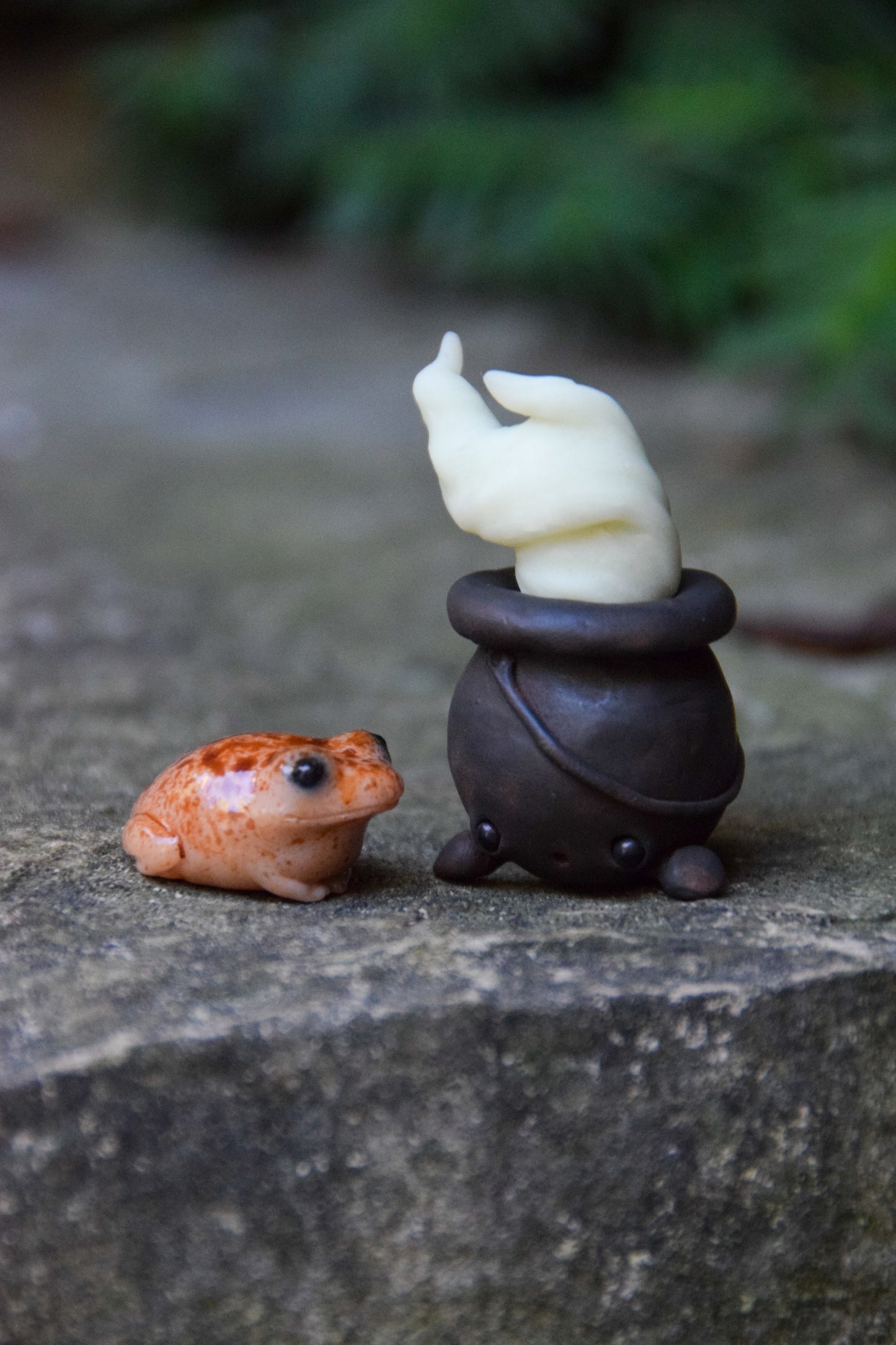 Cauldron (Glowing) — PolymerClay Figurine